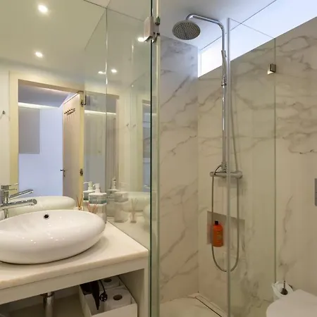 One Bedroom Sunny With Two Bathrooms And Big Garden * Lizbona