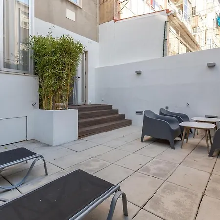 One Bedroom Sunny With Two Bathrooms And Big Garden * Lizbona